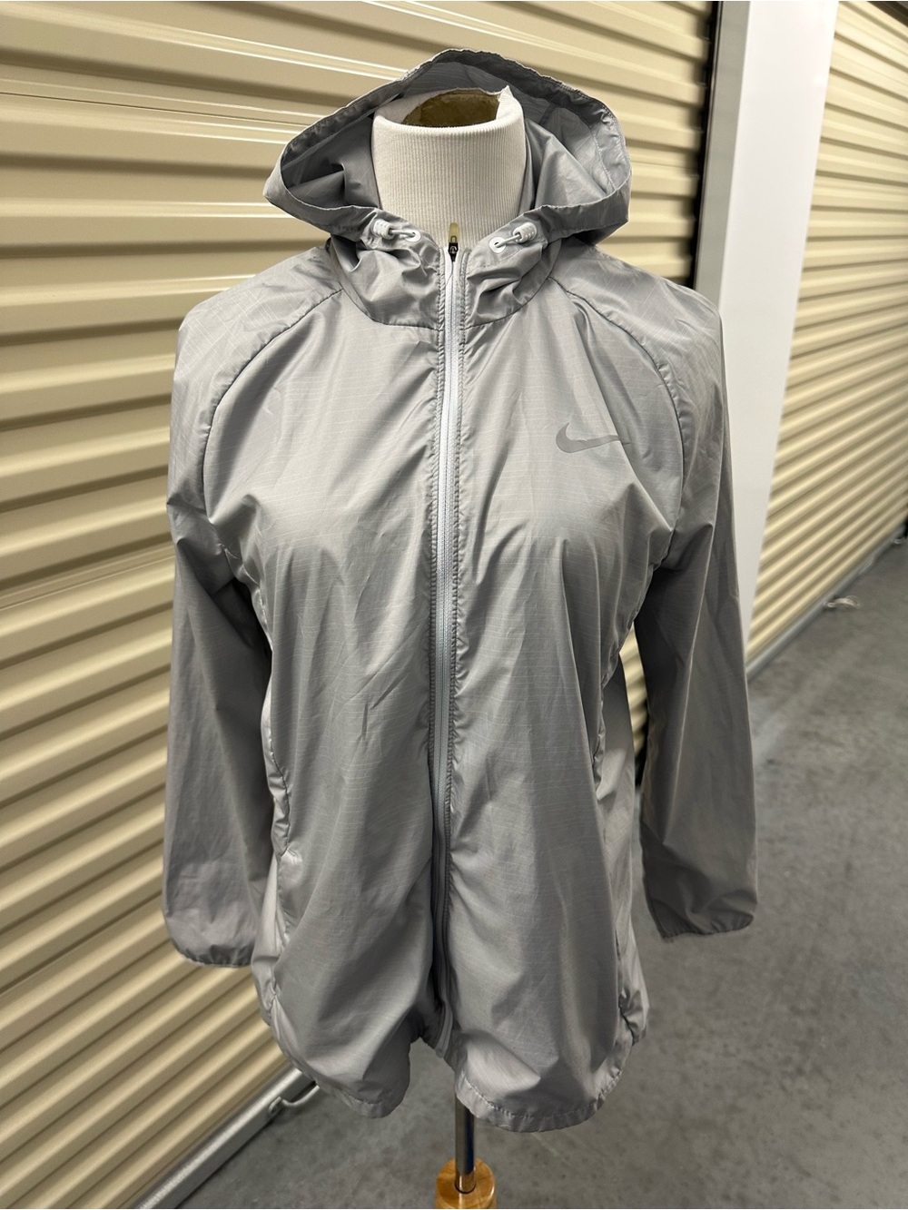 Nike Women's Light Gray Hooded Windbreaker Jacket - Silver Gorpcore
